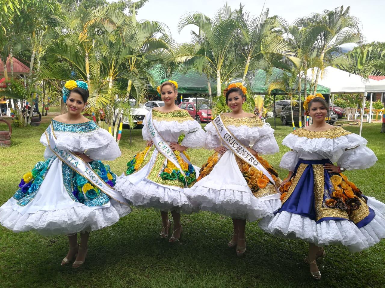 Las bellas candidatas Karen Pimentel, Jennifer Quintero, Angy Bonilla, María de los Ángeles Celis.